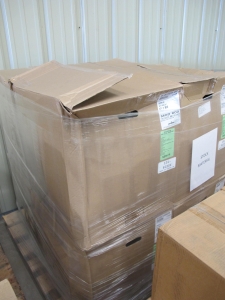 LOT (8) FIXTURES, LIGHTING, 150 WATT PULSE METAL HALIDE (MH), WITH EM RELAY KIT, MODULE 600, 120 VAC, MEDIUM BASE SOCKET, GRAY FINISH, CONDUIT ADAPTER, 16" WIDE X 16.25" HIGH X 11.25" DEPTH SIZE, BOROSILICATE PRISMATIC GLASS REFRACTOR, POLE OR SURFACE-MOUNTED LUMINAIRE. INCLUDES: > LIGHT FIXTURE (HOLOPHANE MW15DMH12GADEMUSPOM) > MAIN LAMP HOLDER (4 KV PULSE RATED, 660W-600V) > MAIN LAMP (S (W-44) LOADING & HANDLING FEE $15-